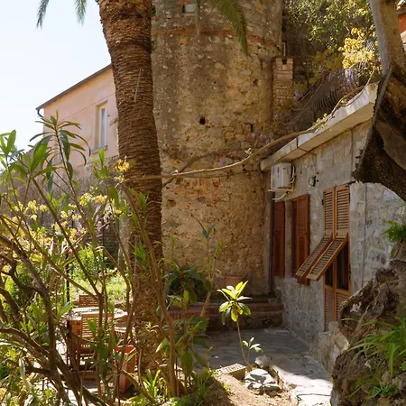 La Del Castello Nyaraló
